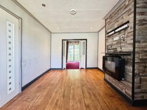 Lounge- click for photo gallery